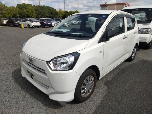 9068 Daihatsu Mira e s LA350S 2018 г. (LUM Kobe Nyusatsu)